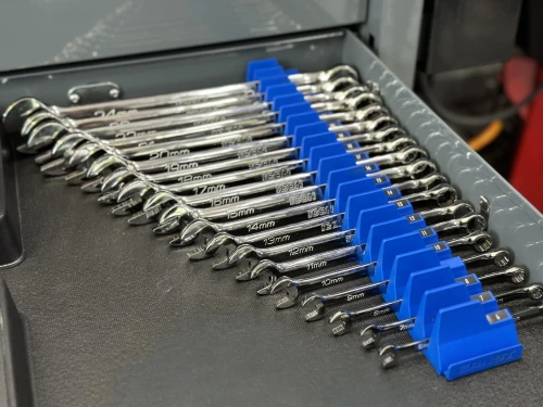 printer tray,patch panel,zip fastener,disk array,alligator clips,connectors,wire stripper,alligator clamp,macro rail,fastening devices,cylinder head screw,storage adapter,computer cluster,metal clips,serrated blade,toolbox,drill bit,flat head clamp,pen filler,serial cable