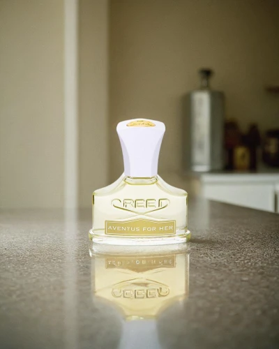 perfume bottle,parfum,home fragrance,fragrance,tuberose,natural perfume,scent,beekeeper,aftershave,christmas scent,coconut perfume,creating perfume,scent of jasmine,crêpe,smelling,perfume bottles,the smell of,perfumes,face cream,to smell