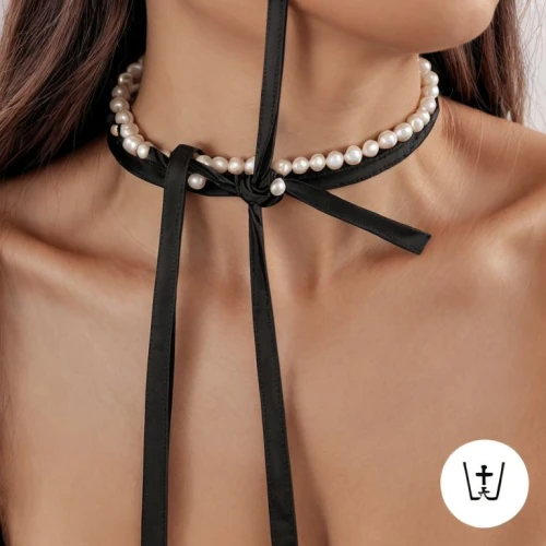 choker,collar,collared,pearl necklaces,halter,pearl necklace,necklace,violin neck,harness,women's accessories,agent provocateur,high level rack,jewelry（architecture）,razor ribbon,plastic hanger,costume accessory,body jewelry,accessory,neck,love pearls