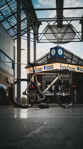 vln,garage,racing pit stop,le mans,taxi stand,bmw motorsport,lemans,bus garage,radical sr8,porsche 962,mclaren automotive,pit lane,mclarenp1,silverstone,porsche 917,tilt shift,transport hub,lotus 19,airport terminal,monza