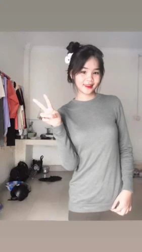 tiktok,phuquy,korean fan dance,tik tok,streaming,mime,pi mai,blur office background,mime artist,tee,bunga,yt,grey background,edit,to sing,stream,v sign,streamer,to wink,sujeonggwa