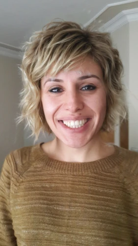 pixie-bob,short blond hair,artificial hair integrations,pixie cut,bob cut,blonde woman,natural cosmetic,woman face,attractive woman,blond hair,a girl's smile,blond,tooth bleaching,real estate agent,asymmetric cut,to laugh,hair loss,hairy blonde,lis,scared woman