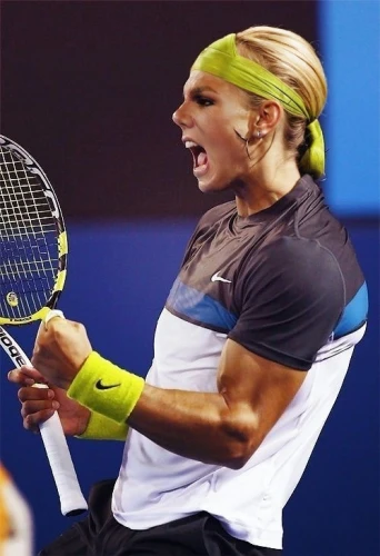 tennis player,muscles,tennis ball,tennis,tennis racket,frontenis,racquet,woman playing tennis,highlighter,biceps,arms,biceps curl,skittles (sport),racquet sport,tennis coach,triceps,racket,topspin,edge muscle,incredible hulk