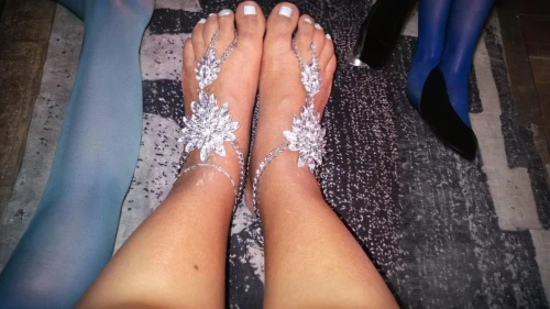 tanning bed,pedicure,foam,jellies,sunbeds,reflexology,day spa,feet closeup,hawaii doctor fish,icing,glitter trail,sea foam,lotion,bathing fun,bathing shoes,doctor fish,feet,corn starch,footmarks,calyx-doctor fish white