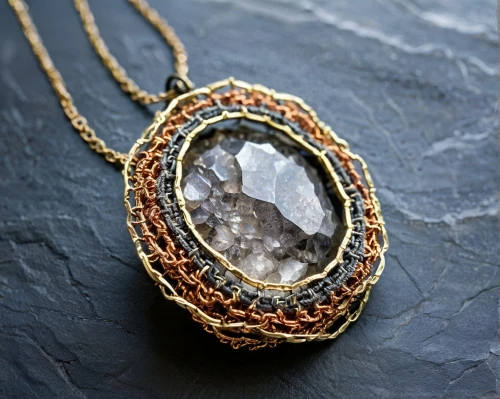 druzy,solar quartz,diamond pendant,drusy,pendant,agate,geode,citrine,gift of jewelry,semi precious stone,house jewelry,gemstone,jewelry basket,kyanite,gold filigree,precious stone,natural stones,jewelry making,pyrite,copper rock pear