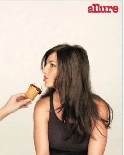woman eating apple,eating apple,woman holding pie,victoria smoking,calorie,pommes dauphine,amuse,nibble,brie,calories,madeleine,holding a coconut,a-line,food styling,diet icon,woman with ice-cream,hair brush,admer dune,mince pie,praline