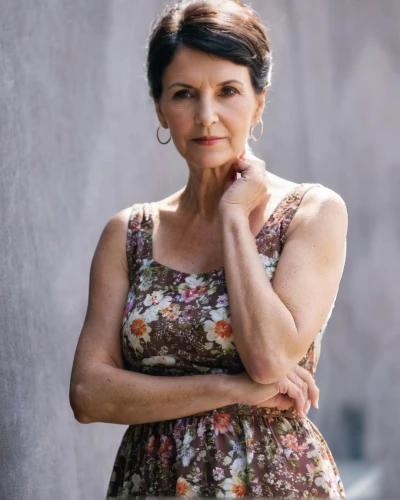 rhonda rauzi,menopause,social,andrea vitello,sighetu marmatiei,birce akalay,susanne pleshette,carol colman,aging icon,iulia hasdeu castle,kosmea,riopa fernandi,simone simon,inez koebner,floral dress,rigó jancsi,woman holding a smartphone,carol m highsmith,older person,maria laach