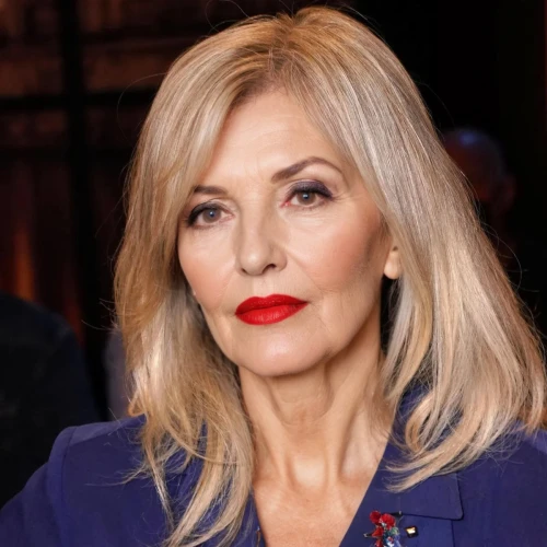 cruella de ville,madonna,cruella,aging icon,red lips,red lipstick,paloma perdiz,born in 1934,loukamades,blonde woman,portrait of christi,evil woman,female hollywood actress,short blond hair,rigó jancsi,paloma,beyaz peynir,jungfau maria,cougar head,british actress