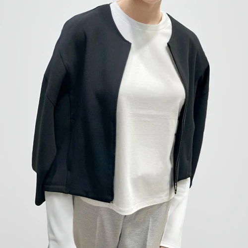 long-sleeved t-shirt,bolero jacket,menswear for women,asymmetric cut,garment,one-piece garment,women's clothing,long-sleeve,polar fleece,woman in menswear,product photos,blouse,women clothes,ladies clothes,outerwear,a uniform,nurse uniform,sweatshirt,knitting clothing,outer,Female,Northern Europeans,Straight hair,Youth adult,M,Confidence,Tailored Suit,Pure Color,White
