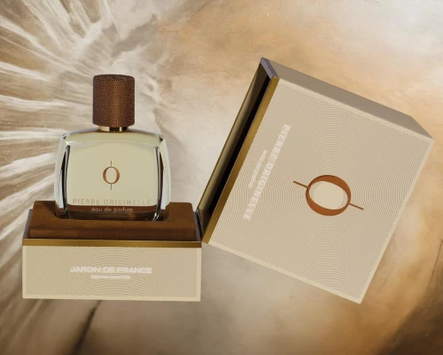 coconut perfume,fragrance,perfume bottle,parfum,creating perfume,home fragrance,christmas scent,orange scent,cuckoo light elke,chronometer,olfaction,perfumes,product photography,scent of jasmine,aftershave,product photos,fragrance teapot,magnetic compass,christmas packaging,giftbox