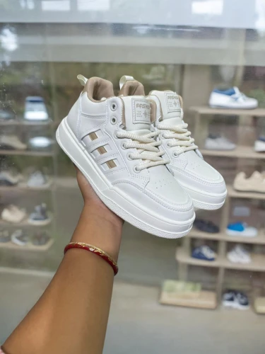 women's cream,white new,vans,sneakers,skate shoe,women's shoes,women shoes,creamy,sneaker,clear to white,teenager shoes,lion white,albino,want,eurovans,bathing shoes,need,athletic shoe,beige,butterfly white