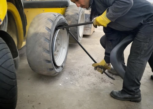 tire service,tyre pump,tire pump,tire care,tire inflator,automotive tire,rubber tire,tire recycling,roll-on-roll-off,car tyres,motorcycle rim,tyres,right wheel size,car tire,roll-on/roll-off,tire,tyre,brakes maintenance,repair work,tire profile
