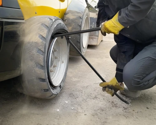 tyre pump,tire inflator,tire pump,tire service,tire care,automotive tire,car tyres,automotive cleaning,tire profile,car tire,brakes maintenance,cleaning car,fuel line,roll-on-roll-off,electric torque wrench,automotive wheel system,gaspipe pliers,roll-on/roll-off,automotive care,rubber tire