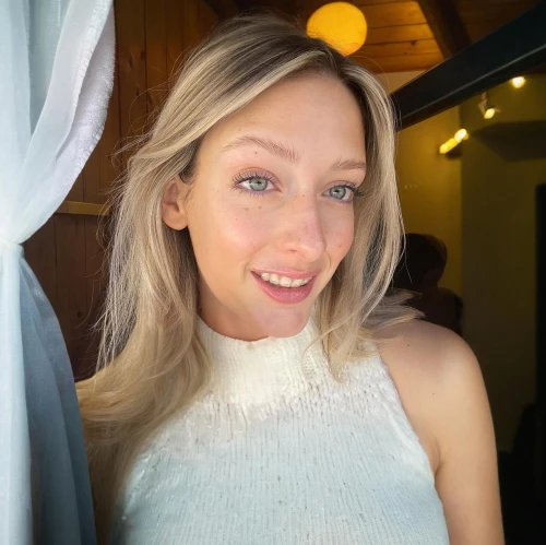 heterochromia,swedish german,baby blue eyes,blue eyes,wallis day,green eyes,natural cosmetic,aussie,30,beautiful face,ojos azules,radiant,australian,malibu,room lighting,gold eyes,new,melissa,short blond hair,jena