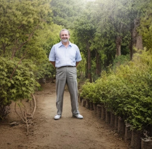 fidel castro,ratan tata,alejandro vergara blanco,george w bush,fidel alejandro castro ruz,fidel,itamar kazir,rio serrano,felipe bueno,beyaz peynir,khan el kalili,george lucas,za'atar,ernő rubik,selçuk,creepy bush,cão da serra de aires,nature and man,bushes,bush,Common,Common,Photography