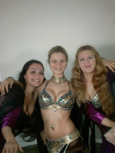 belly dance,celtic woman,musical,cia teatral,backstage,performers,ballet don quijote,carneval,brakedance,showgirl,miss circassian,dance performance,cabaret,circus show,turkish culture,dancers,fashion show,perfomance,the three graces,show