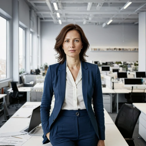 women in technology,ceo,business woman,bussiness woman,businesswoman,place of work women,sprint woman,woman in menswear,white-collar worker,business women,office worker,inez koebner,andrea vitello,an investor,anna lehmann,stock exchange broker,nine-to-five job,business girl,sales person,marketeer