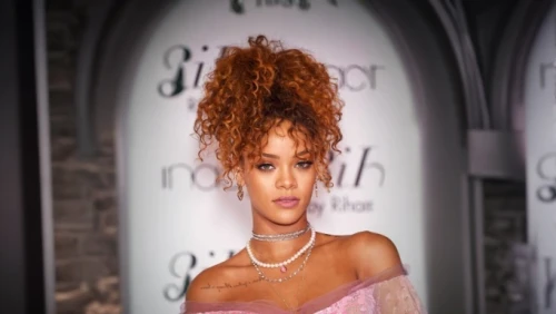 wig,tiana,vanity fair,vogue,queen,queen s,a woman,a princess,peach color,celtic queen,serving,queen crown,artificial hair integrations,sweetener,queen bee,glamor,icon,goddess,mogul,cg