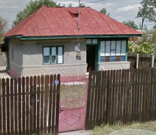 little house,small house,dacha,miniature house,creepy house,house shape,woman house,house for rent,old house,old home,bungalow,lonely house,home house,duplex,house,russian folk style,family home,pervomaisk,casita,private house