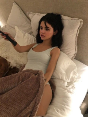 woman on bed,girl in bed,bed,selena gomez,anfisa,milioti,selena,petite,laying,cat in bed,pillows,charli,laying down,on the couch,bedside,natashquan,bedtime,shibahara,lounging,white shirt