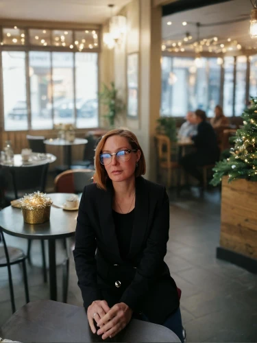 woman at cafe,niffenegger,helios 44m7,helios 44m,women at cafe,square bokeh,kirienko,sobchak,christmas woman,veirs,background bokeh,woman drinking coffee,bokeh,helios 44m-4,restauranteur,film frames,risberg,anchoress,christmas frame,restaurateur