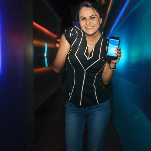 woman holding a smartphone,ivete,directora,yolandita,grachi,zulma,bayley,gaby,telmex,telewest,massiel,nextel,andreasberg,vassy,ninemsn,denisse,promotora,pegah,jayaprada,entel