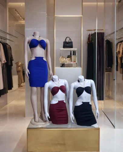 manakins,mannequin silhouettes,mannequins,mouret,mannequin,shapewear,manikin,display window,dvf,shopwindow,dress shop,dior,maxmara,store window,peplum,women's clothing,womenswear,tahiliani,shop window,manakin