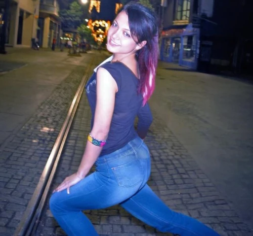 photo session at night,street dancer,lunging,bluejeans,lunge,lunges,alleys,prancing,jeans background,chiado,rossio,lassoing,jeanswear,beyoglu,rollergirl,jeanjean,denims,alley cat,illyria,high jeans