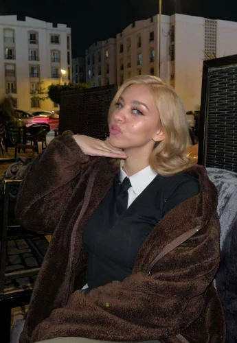 cardi,blonska,blonde on the chair,cruella de ville,blonde woman,cruella,sia,gaga,aguilera,sofa,cool blonde,lissavetzky,mollohan,nastia,blonsky,germanotta,dorinda,blondet,diva,jorja