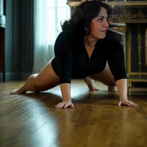 vinyasa,padmasana,ashtanga,chaturanga,yogini,asanas,pushups,push up,pushup,asana,melina,yogacara,splits,yoga,vidya,crouching,araceli,yoga mat,sarita,crawling