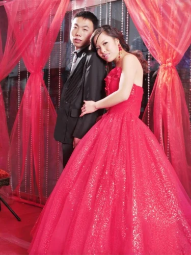 rans,red gown,pre-wedding photo shoot,quinceanera,pasodoble,ballgowns,red background,prince and princess,jinglian,on a red background,dancesport,hamied,promphan,prenup,quinces,nuptial,mr and mrs,wedding photo,casal,beautiful couple
