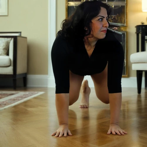 vinyasa,chaturanga,asanas,padmasana,push up,pushup,ashtanga,yogini,hila,pushups,vidya,andreasberg,yoga,asana,zoabi,yoga exercise,surya namaste,crawling,crouching,bendy