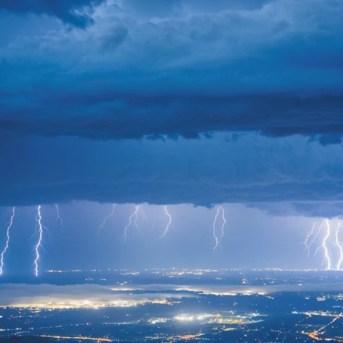 lightning storm,lightnings,thunderstreaks,a thunderstorm cell,thunderstorms,thundershowers,thundershower,lightning,thunderstruck,lightning bolt,lightning strike,thunderous,lightening,thundering,orage,thunderheads,supercells,thunders,thunderbolts,thunderclap,Photography,General,Realistic