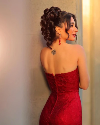 kajal aggarwal,madhuri,deepika padukone,tejaswini,tamannaah,vidya,deepika,charnvirakul,girl in a long dress from the back,sunidhi,sherine,netrebko,kangana,shraddha,sannidhi,girl in red dress,priyanka,hansika,sanaya,back view