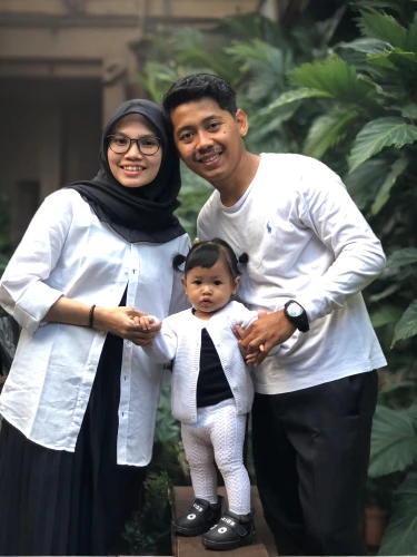 familynet,happy family,raya,solemnization,afgan,aidilfitri,familywise,intrafamily,lebaran,harmonious family,family care,wedding frame,famie,muslim background,supermom,kurung,eid,family,families,holy family