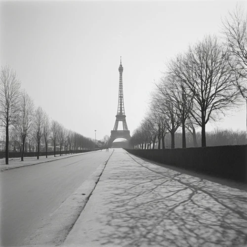 doisneau,eiffel tower under construction,atget,paris,champ de mars,pariz,trocadero,parigi,boulevard,universal exhibition of paris,hakeim,the eiffel tower,eiffel,lubitel 2,parisii,eiffel tower french,eiffel tower,boulevards,eifel,avenue,Photography,Black and white photography,Black and White Photography 03