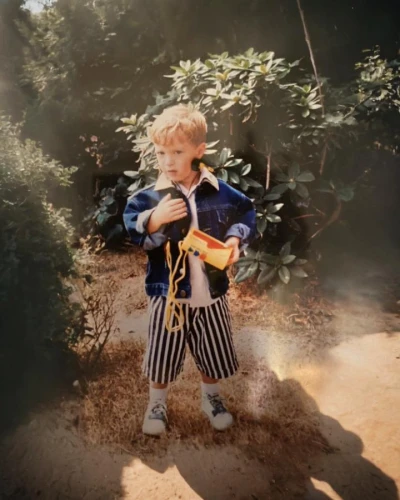 cobain,ektachrome,lubitel 2,hillel,colorized,vintage boy,vintage children,baby cloud,kurt,autochrome,toddler walking by the water,kodachrome,elvis presley,john lennon,toddler in the park,little girl twirling,david bowie,little girl in wind,shirley temple,bambino