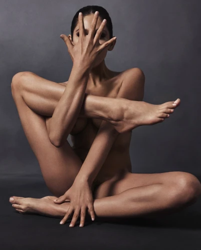 contortion,contortionists,pilobolus,contortions,contorting,woman's legs,contortionist,body scape,bodyscape,vinoodh,complexions,blumenfeld,butoh,contort,equal-arm balance,lotus position,rankin,folded hands,contorts,female body