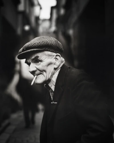 elderly man,pensioner,steptoe,old age,old man,elderly person,oldman,street photography,older person,city ​​portrait,geppetto,doisneau,old woman,ageing,the old man,monicelli,grandad,grandfather,oldfather,elderly lady