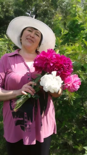 rose of sharon,with a bouquet of flowers,vietnamese woman,flowers png,holding flowers,malope,siu mei,viet nam,picking flowers,flower arranging,chạo tôm,floristry,floral greeting,flowers in basket,gỏi cuốn,bouquet of flowers,beautiful girl with flowers,flower arrangement lying,artificial flower,kaew chao chom