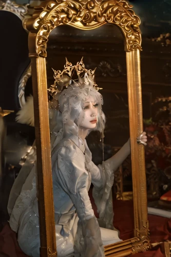 doll looking in mirror,the carnival of venice,pierrot,porcelain dolls,marionette,rococo,painter doll,baroque angel,puppet theatre,magic mirror,artist doll,the mirror,makeup mirror,artist's mannequin,doll's head,female doll,joint dolls,venetian mask,the angel with the veronica veil,masquerade