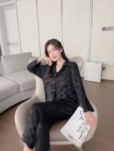 business woman,spy visual,businesswoman,seo,sitting on a chair,sit,business girl,armchairs,sofa,woman sitting,hojuela,ceo,office chair,business women,pantsuit,stressed woman,black suit,bts,long legs,phuquy