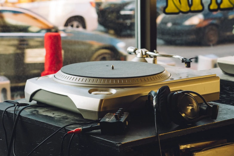 a turntable sitting on the corner of a street