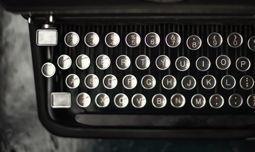 the old typewriter has many ons on it