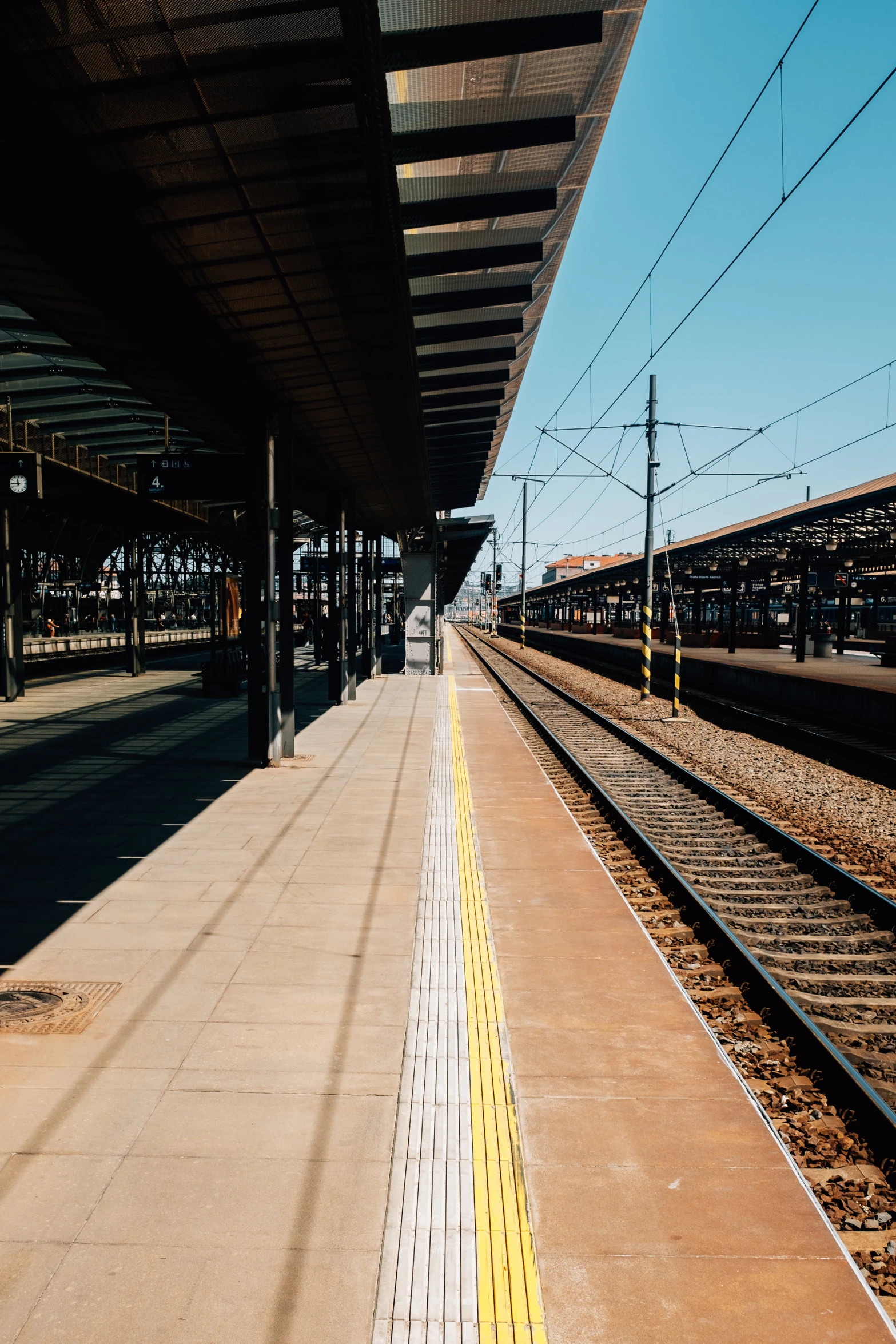 the train platform has yellow lines on the side