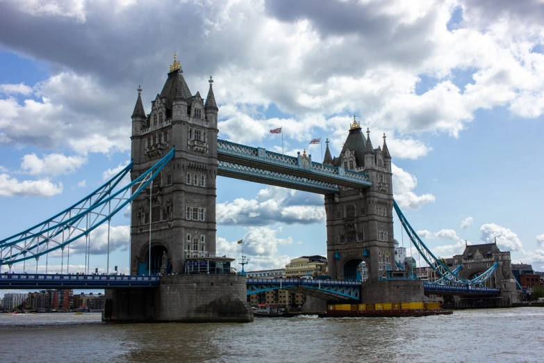 two bridges go next to each other across the river