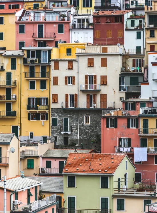 some houses are in a large group of buildings