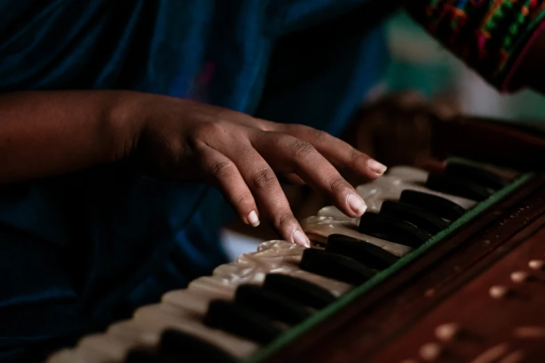 an person playing a large instrument with their hand