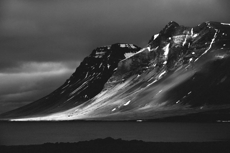 there is some snow on the top of a mountain