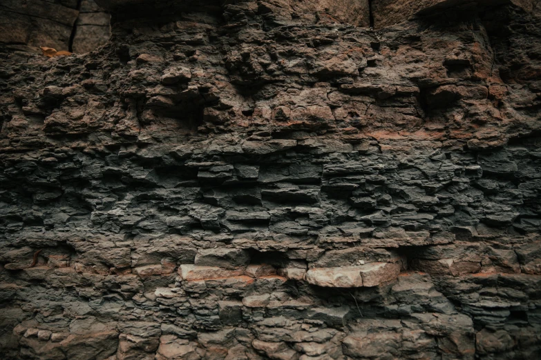 this is an image of rocks that are under water